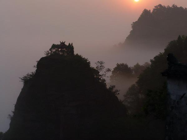 押韻、平仄、孤平、擠韻、撞韻等規矩,格律詩必須都要嚴格遵守? 押韻、平仄、孤平、擠韻、撞韻等規矩,格律詩必須都要嚴格遵守?