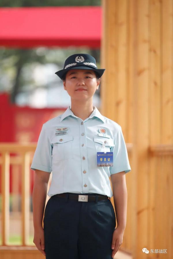 火箭軍新排長和新入職文職亮相