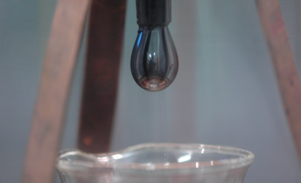 已經進行了快100年，瀝青滴漏實驗，究竟是為了證明什麼？