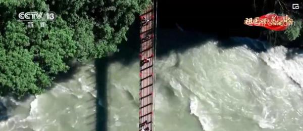 「祖國頌·美麗中國」四川都江堰:堰江奔流潤天府 岷山如黛水含煙 「祖國頌·美麗中國」四川都江堰:堰江奔流潤天府 岷山如黛水含煙