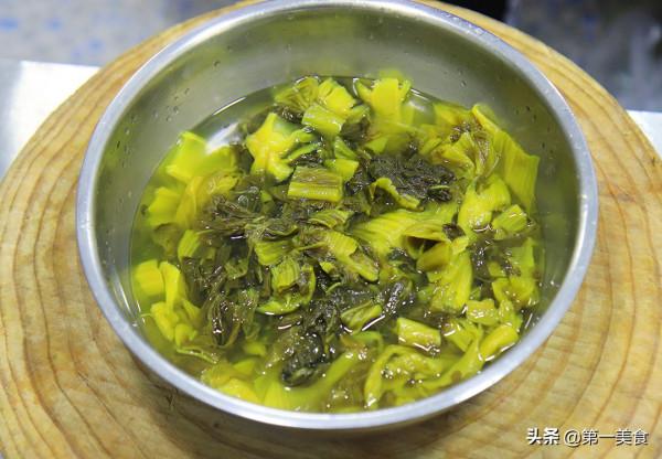 酸菜牛肉想要和飯店一樣好吃，處理酸菜有技巧，做對了才酸爽嫩滑