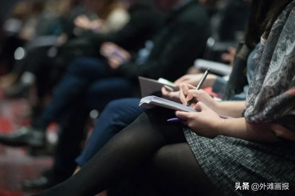 我當網課老師月入6萬,但一夜之間失業了 我當網課老師月入6萬,但一夜之間失業了