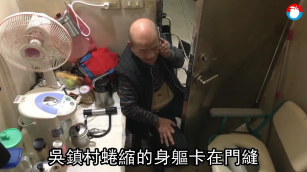 “下流老人”蝸居2㎡，撿垃圾做傢俱：我有兒有女，但老無所依