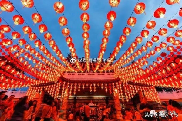 泰國年味兒特別濃，唐人街是春節大廟會，各大商場爭奇鬥豔拼裝飾