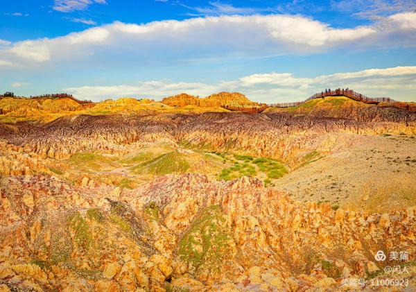 新疆有個五彩灘