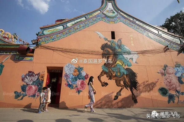 泰國年味兒特別濃，唐人街是春節大廟會，各大商場爭奇鬥豔拼裝飾