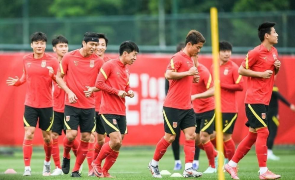 為何三大球全是女隊更出色？男排有理由，男足男籃實在難找藉口