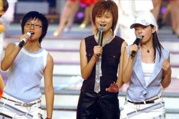 無價之姐，李宇春的黑紅往事，她是劃時代的標籤，憑什麼紅那麼久