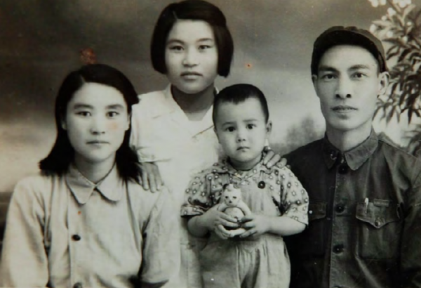 1949年國軍副師長被三野活捉,微笑著跟看守說:我可是自己人 1949年國軍副師長被三野活捉,微笑著跟看守說:我可是自己人