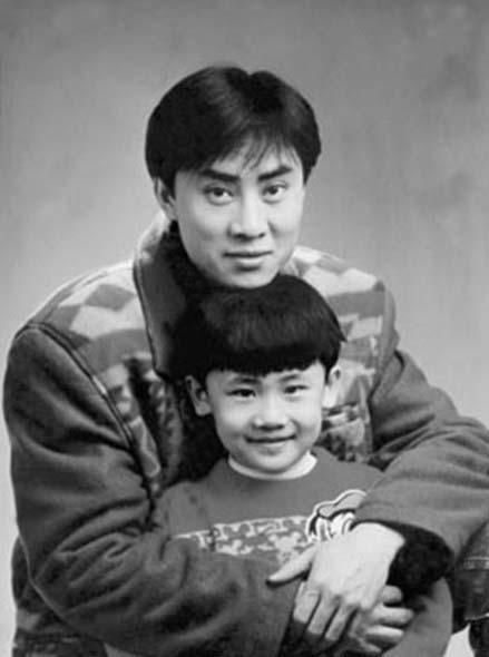 軍旅歌手江濤:窮小子娶富家女,成名後不變心,始終把妻子當成寶 軍旅歌手江濤:窮小子娶富家女,成名後不變心,始終把妻子當成寶