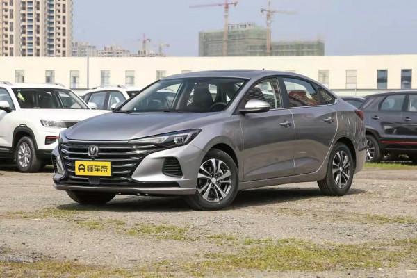 長安逸動：搭載1.6L+128馬力，軸距2700mm，適合家用