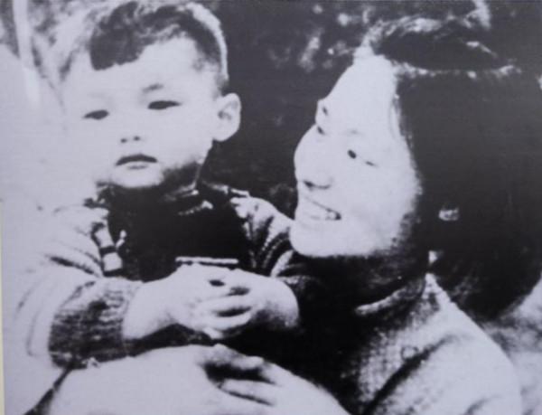 彭雪楓犧牲後,周恩來勸說其遺孀改嫁,兒子後來成上將 彭雪楓犧牲後,周恩來勸說其遺孀改嫁,兒子後來成上將