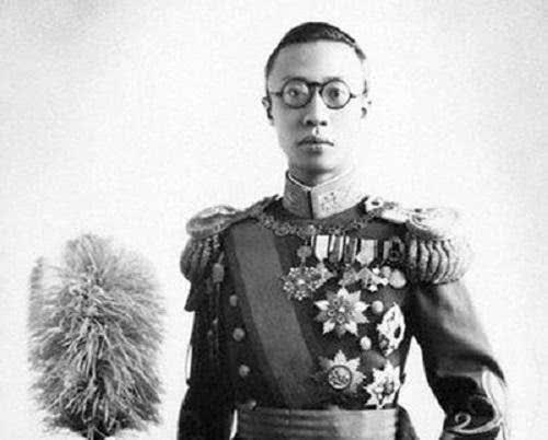 末代皇帝在蘇聯秘密選太子，前半生對其殘忍，後半生當成親生兒子