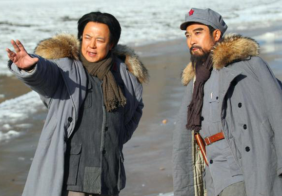 毛主席的特型演員裡面，張鐵林備受爭議，沒有一點相似的地方