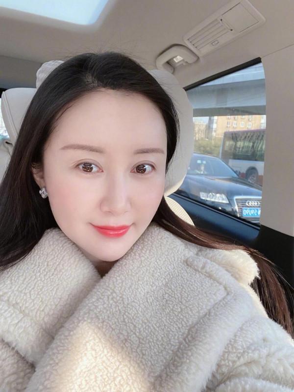 還記得《魔幻手機》裡的傻妞嗎，她就是舒暢，現在變成這樣了