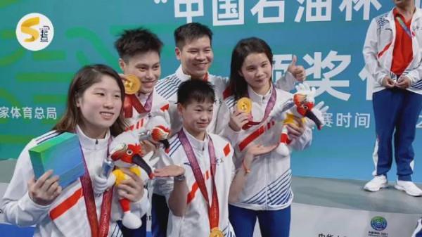 陳艾森公主抱杏哥,樊振東也要抱卻被陳藝文搶走,周繼紅最寵杏哥 陳艾森公主抱杏哥,樊振東也要抱卻被陳藝文搶走,周繼紅最寵杏哥