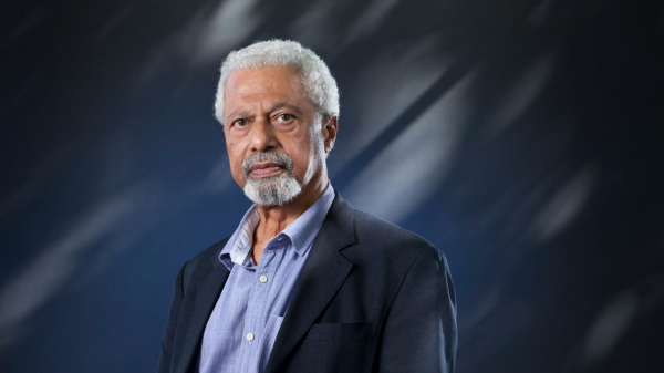 流亡英國57年,這位諾貝爾文學獎得主的祖國,如今還在鬧“獨立” 流亡英國57年,這位諾貝爾文學獎得主的祖國,如今還在鬧“獨立”