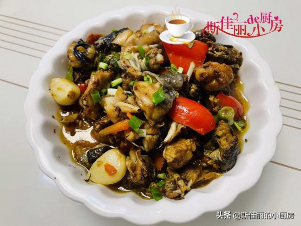 回孃家吃飯母親做了滿滿一桌菜，曬圈火了，網友：還是親媽最疼人