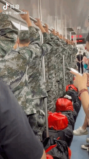 “複製貼上”的兵哥哥，無需標榜的風景線