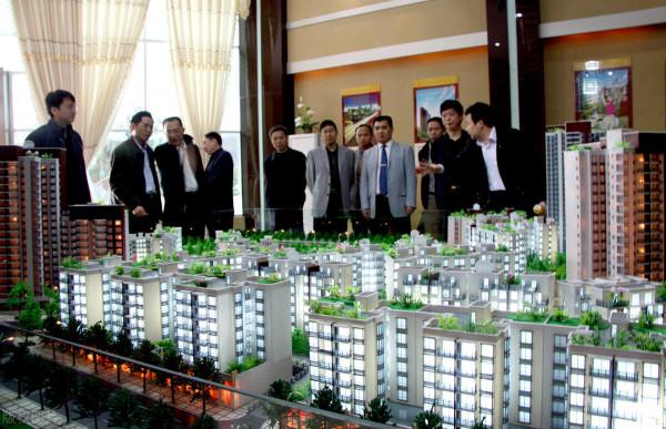 買房牢記七字真言：“買中、買邊、買三室”，基本不會買錯房