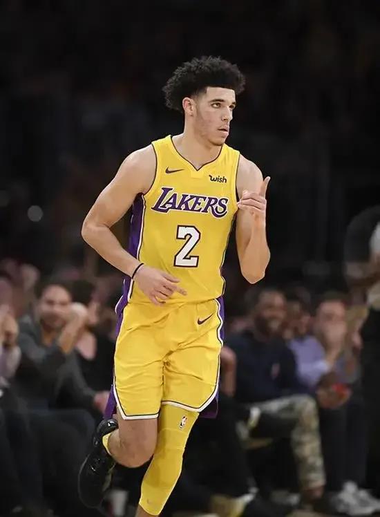 三個兒子全部進入NBA,那個狂妄的球爹,你對他的瞭解有多少? 三個兒子全部進入NBA,那個狂妄的球爹,你對他的瞭解有多少?