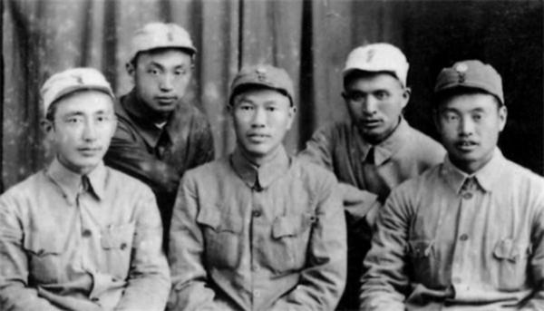 1979年，鄧小平欽點一位將領，擔任北京衛戍區司令，他是誰