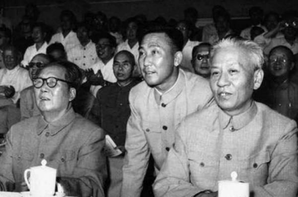 1964年,毛主席看完京劇後,指著主角問道:這個人現在什麼職務? 1964年,毛主席看完京劇後,指著主角問道:這個人現在什麼職務?
