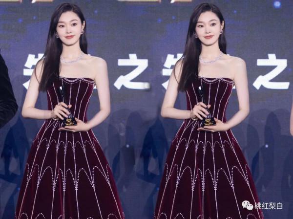 明星紅黑榜：鄧萃雯每次出鏡都是&OpenCurlyDoubleQuote;王炸&rdquo;，景甜美得太搶眼了