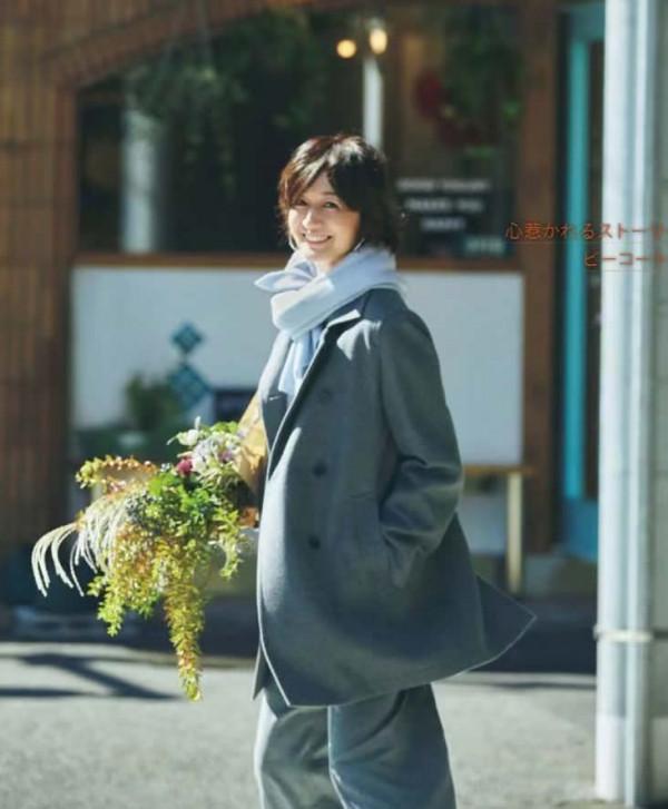 憑著“高雅穿搭”，50+的她美成一幅畫！3個精髓，帶你輕鬆取經