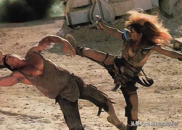 50個在電影中很常見但在現實生活中不可能出現的情節