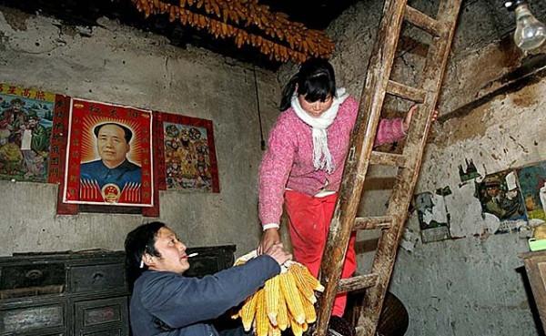 緬甸姑娘不要一分彩禮，遠嫁中國農村，如今照顧公婆育有倆娃