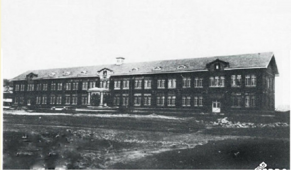 歷史老照片的故事:鞍鋼保衛部辦公樓,走過八十載風雨滄桑 歷史老照片的故事:鞍鋼保衛部辦公樓,走過八十載風雨滄桑