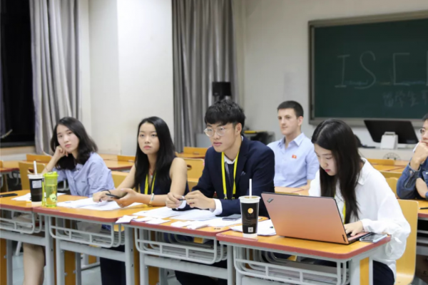 大學生不當班幹部不進學生會,對未來有哪些影響,輔導員說出實情 大學生不當班幹部不進學生會,對未來有哪些影響,輔導員說出實情