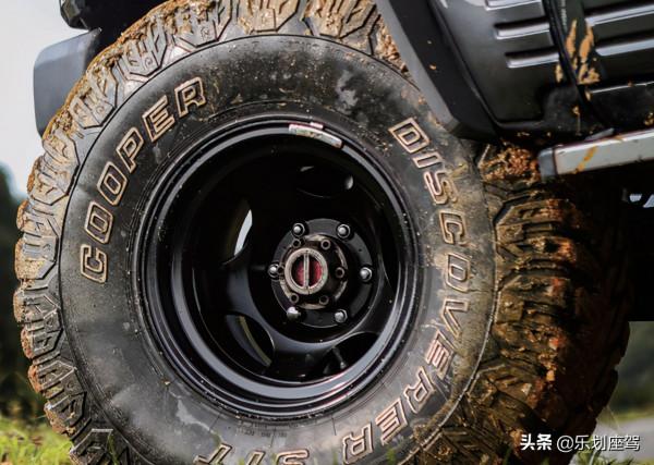 超強價效比的硬漢越野，改裝起來居然可以那麼好看