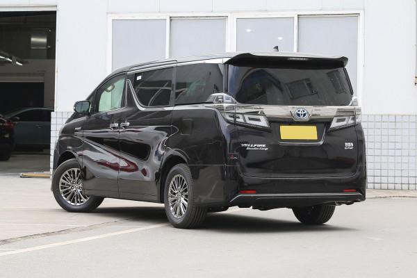 不加價的豐田“保姆車”，後排配航空座椅，油耗7.1L，實拍威爾法