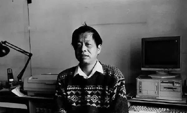 王小波《三十而立》:沒有《黃金時代》黃,但寫得更不“正經” 王小波《三十而立》:沒有《黃金時代》黃,但寫得更不“正經”