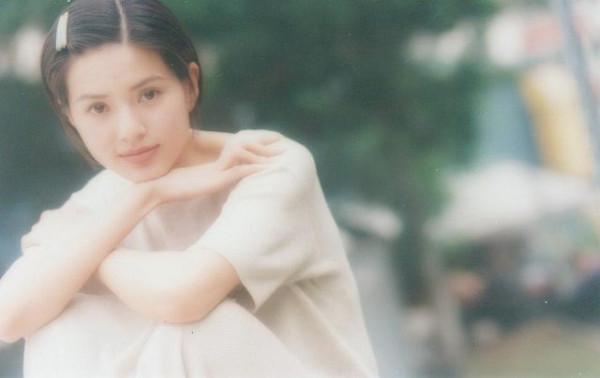 &OpenCurlyDoubleQuote;小龍女&rdquo;李若彤：戀富豪10年成空，至今未婚，她情歸何處？