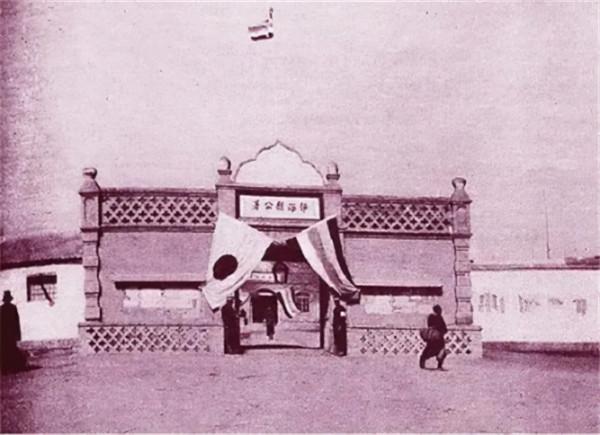 他16歲執行一任務,被日偽軍圍追堵截逼到墳地,敵軍卻連連倒地 他16歲執行一任務,被日偽軍圍追堵截逼到墳地,敵軍卻連連倒地