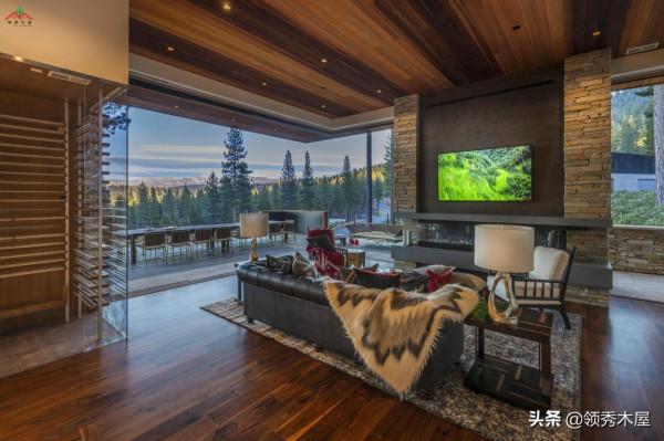 用硬木和毛石相互搭配裝飾出來的木別墅才是真正的現代風格木別墅
