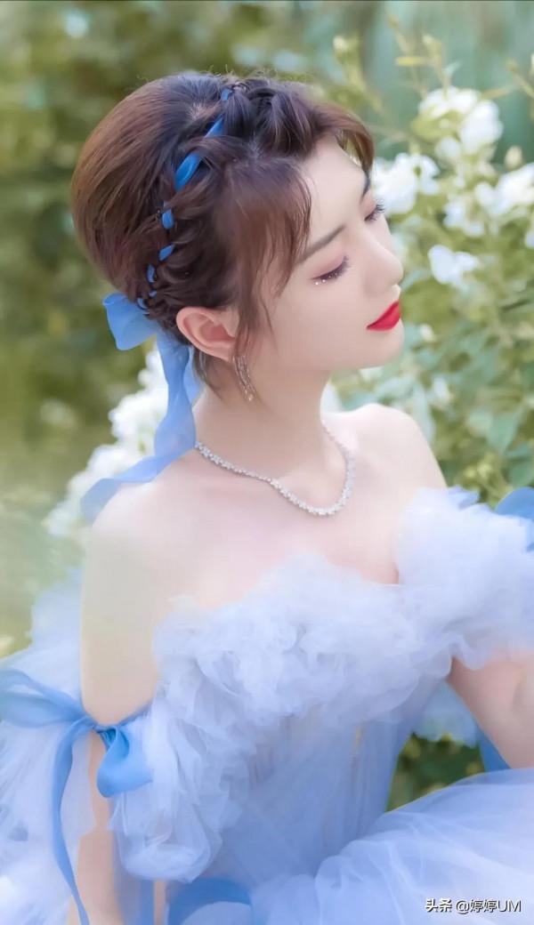 毛曉彤，膚白貌美、笑容甜美、可甜可酷，好看的女孩子誰不愛呢