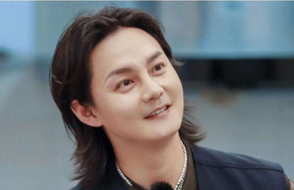 內娛“姨味”男星大PK，誰成了中年婦女，誰成了隔壁大姨？