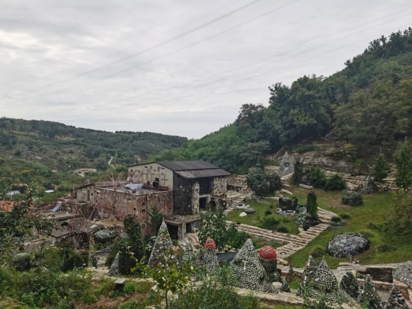 自我放逐27年,于振立在大黑山為自己造了座“墳墓”| 藝術栗子 自我放逐27年,于振立在大黑山為自己造了座“墳墓”| 藝術栗子