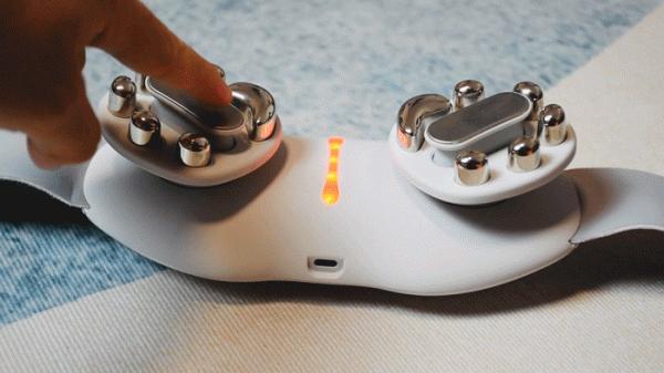 這款按摩器提供6大模式,9種按摩力度,還有3檔溫度調節 這款按摩器提供6大模式,9種按摩力度,還有3檔溫度調節