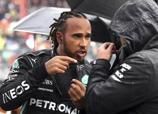 丟掉積分榜領先位置 漢密爾頓冒險想不換胎 丟掉積分榜領先位置 漢密爾頓冒險想不換胎