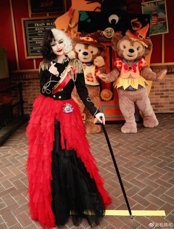 迪士尼編外人員毛曉彤cosplay庫伊拉造型,和星黛露小可愛反差萌 迪士尼編外人員毛曉彤cosplay庫伊拉造型,和星黛露小可愛反差萌