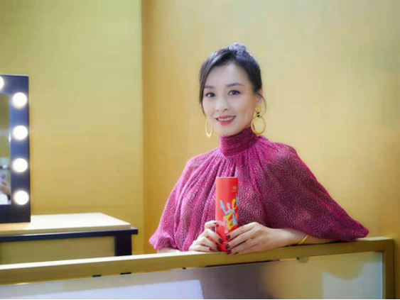 一把椅子價值360萬，出遊坐私人飛機，明星們的奢靡生活超乎想象