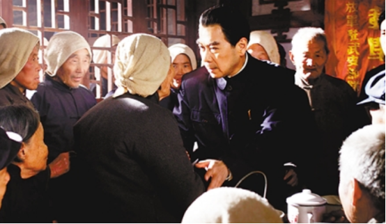 1957年周總理宴請外賓，丸子中吃出了一片金屬，後廚緊急開會研究