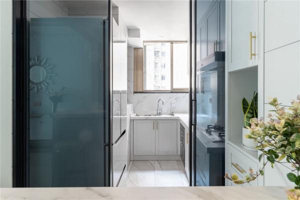 瑞士小姐姐的新家,跳躍的色彩,個性的金屬元素,網友:好美 瑞士小姐姐的新家,跳躍的色彩,個性的金屬元素,網友:好美