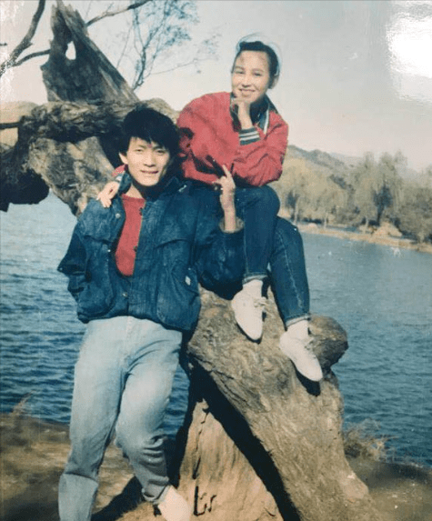 “最美孟婆”嶽麗娜：25歲嫁初戀，被老公捧上位，結婚22年生3子