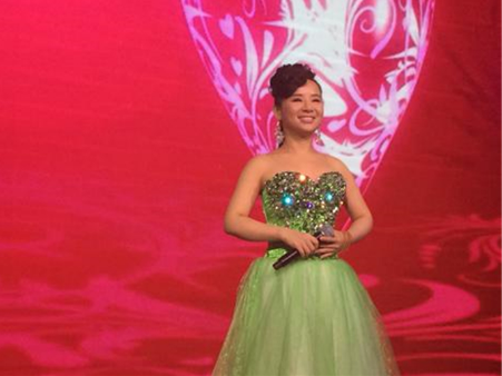 盲人歌手劉賽：24歲獲星光大道總冠軍，軍人丈夫願意捐獻眼睛